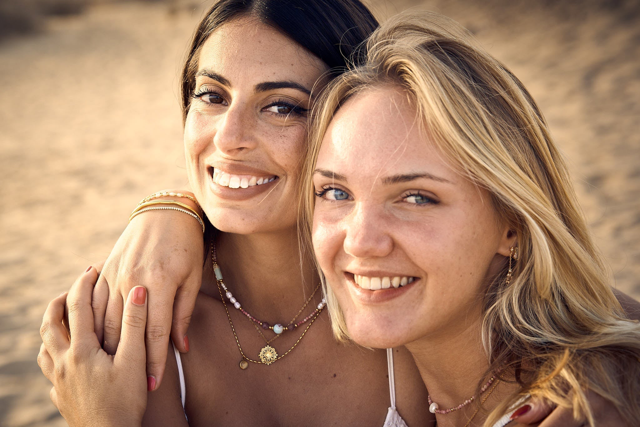 zarter, wasserfester und authentischer Schmuck für junge Frauen von Alicia's Diary