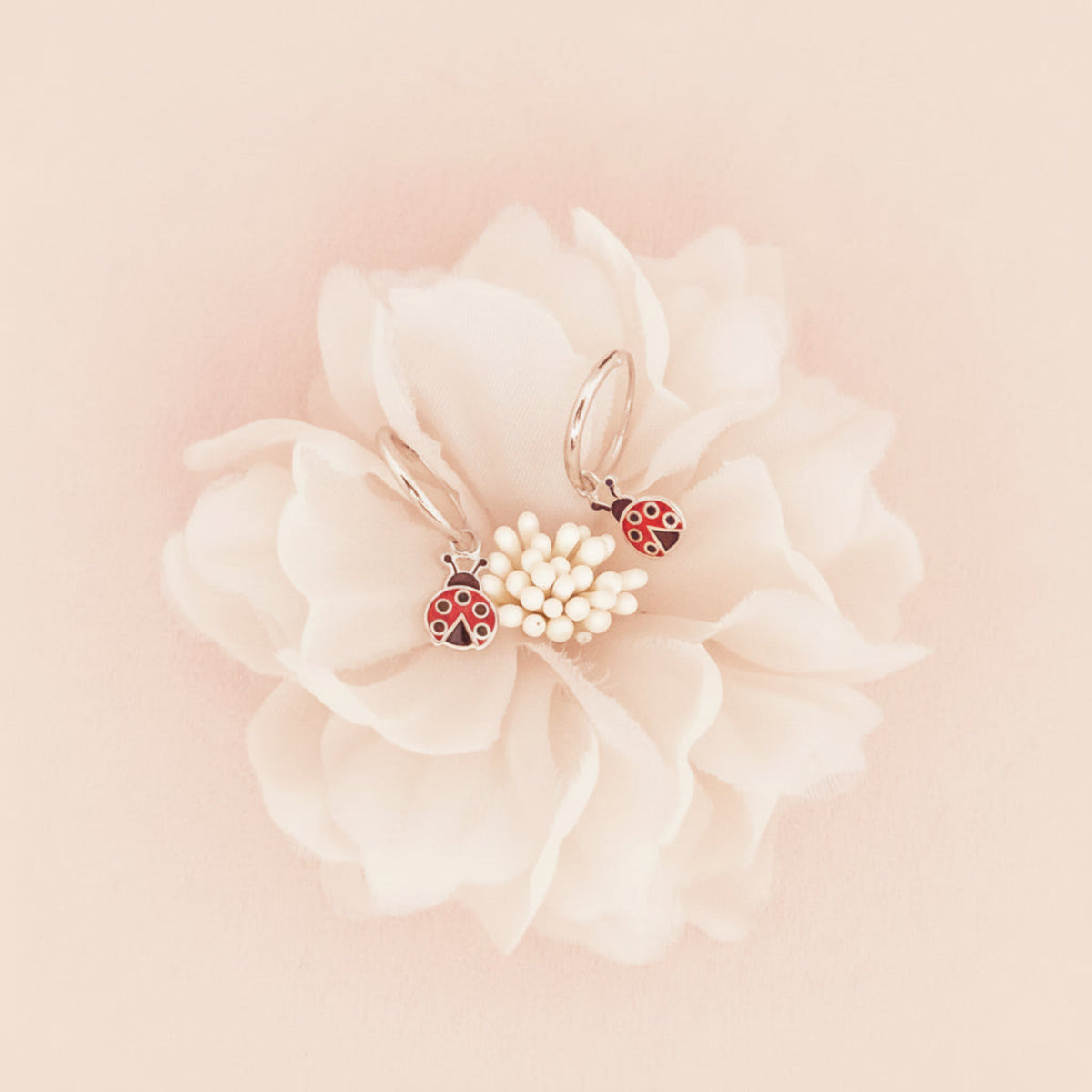 Pendientes clásicos de mariquita para niñas de ALICIA'S DIARY