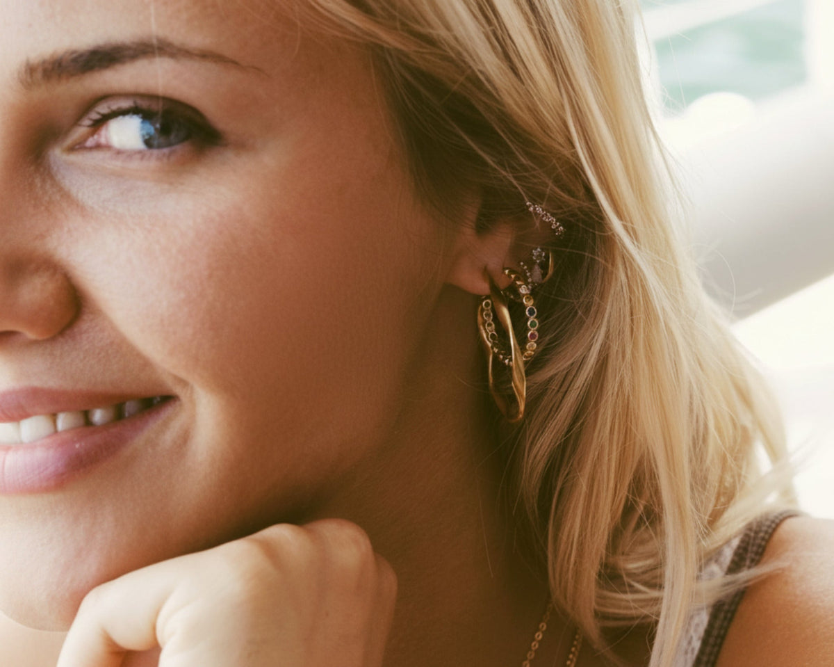 Pendientes estéticos para mujeres jóvenes, joyería moderna y con estilo de Alicia's Diary.