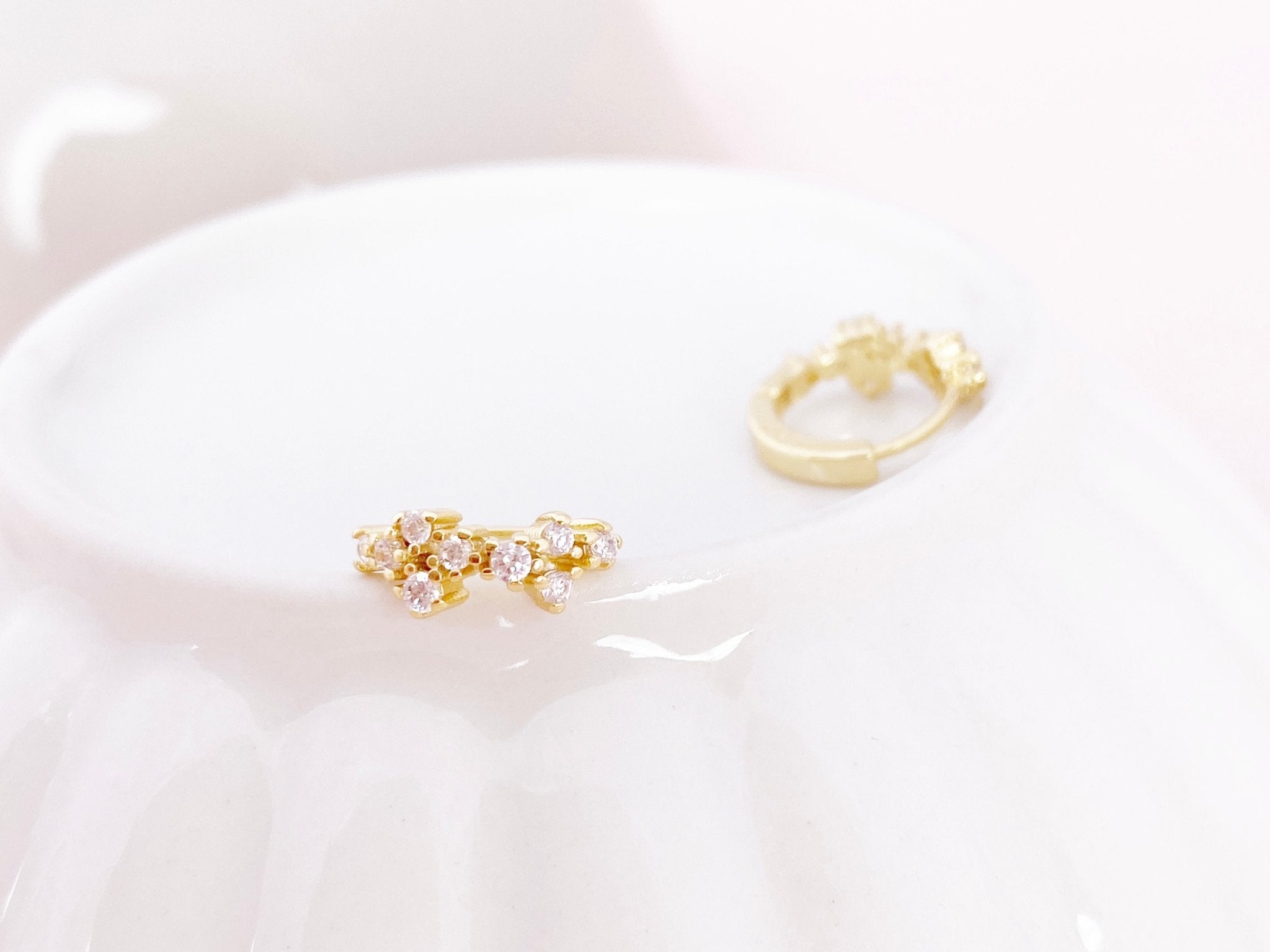 Goldene Huggie Creolen mit Glitzer für Kinder von ALICIA'S DIARY