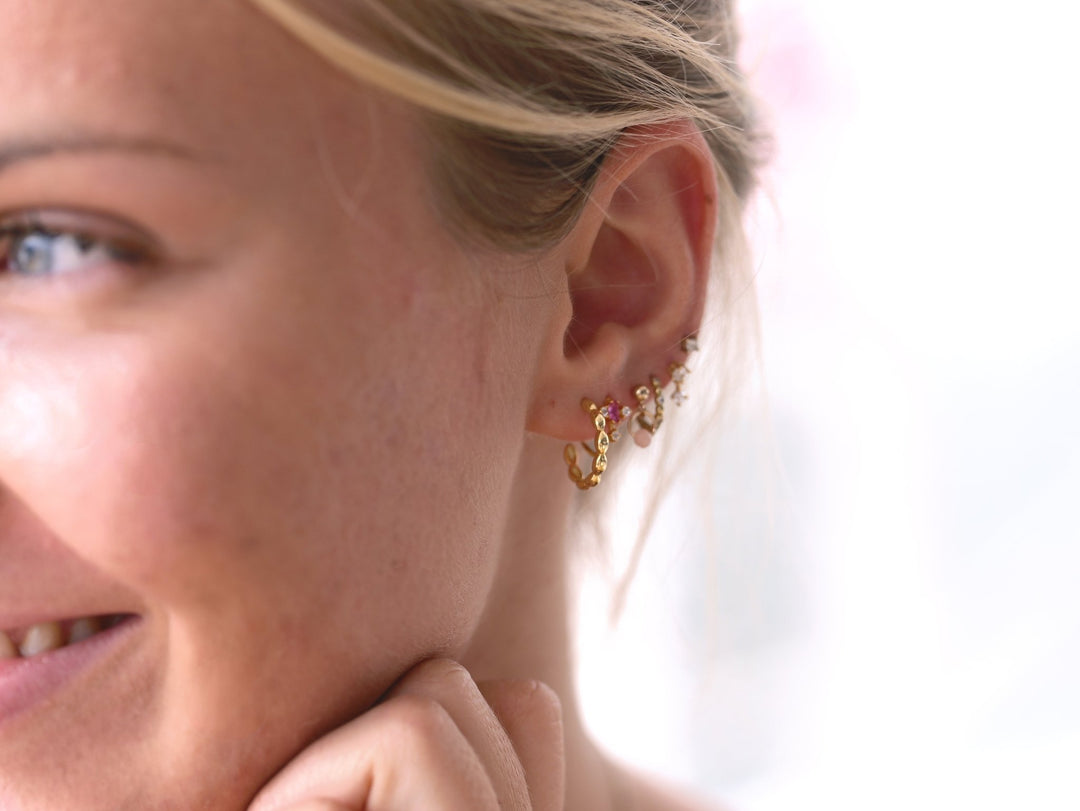 Goldene offene Creolen im Reiskorn-Perlen Look-ALICIA'S DIARY®