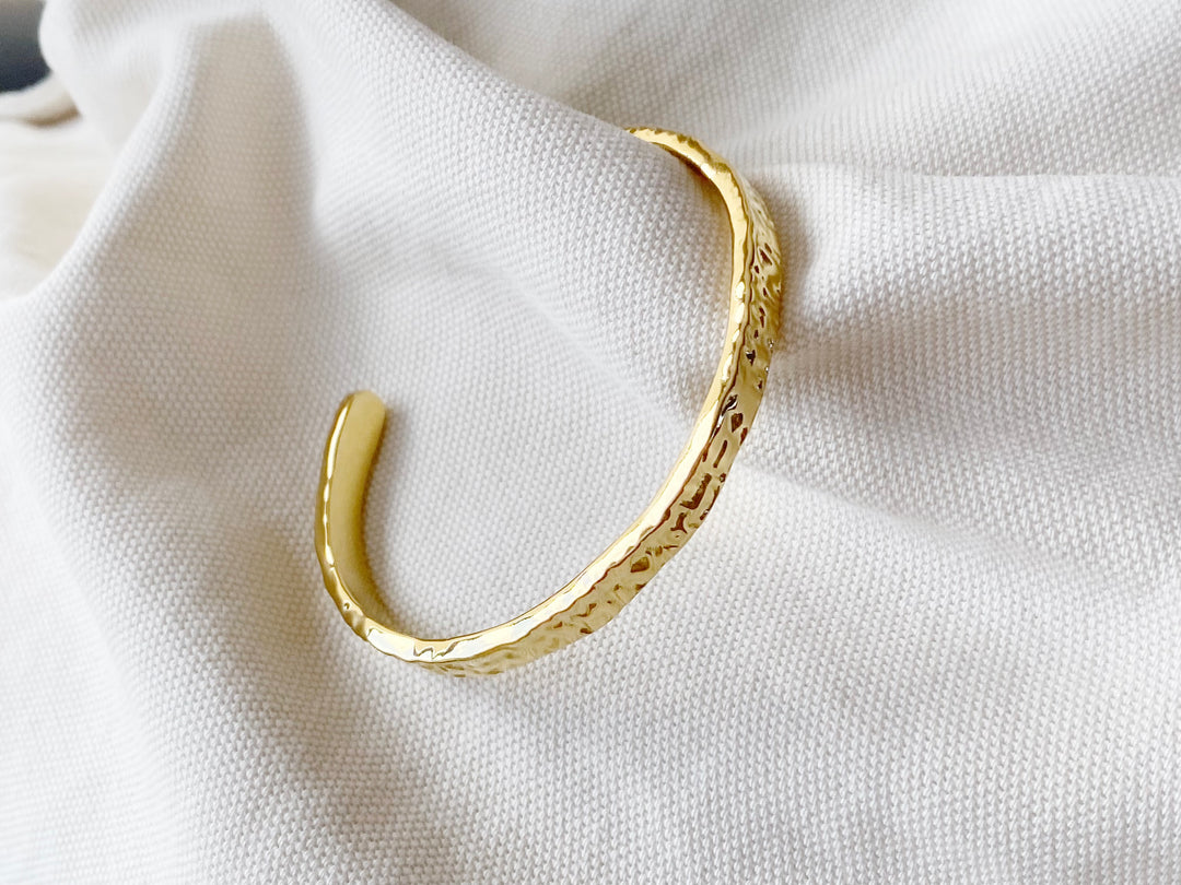Hammered bangle, waterproof