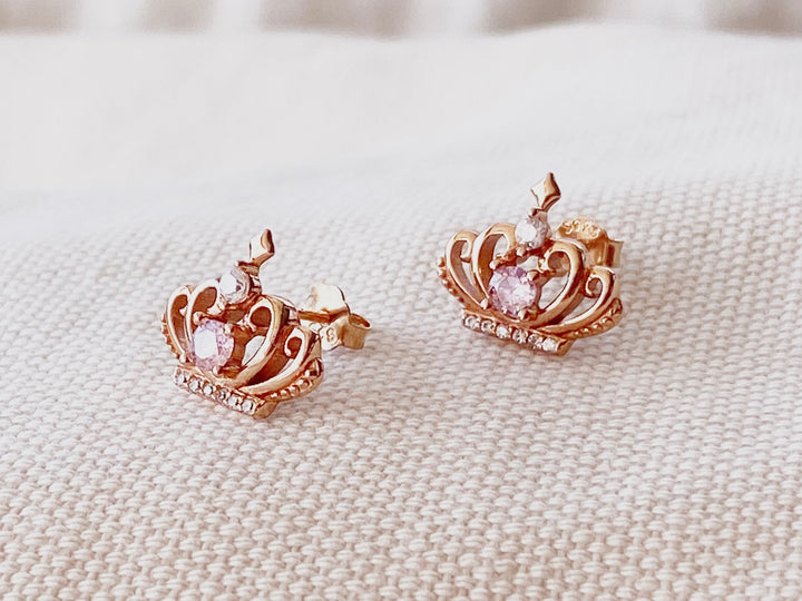Rosegoldene Kronen Ohrstecker - ALICIA'S DIARY®