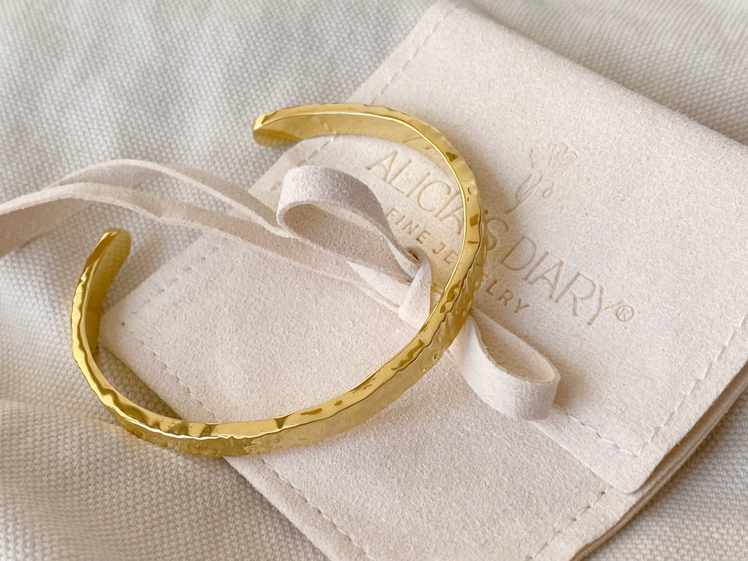 Hammered bangle, waterproof