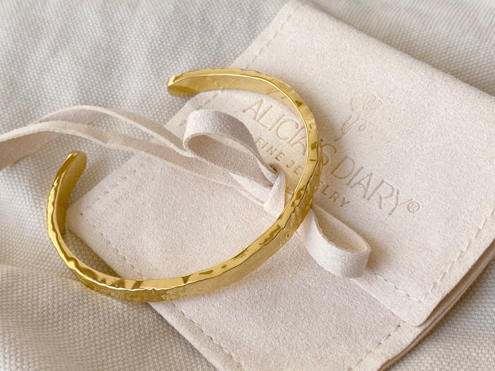 Hammered bangle, waterproof