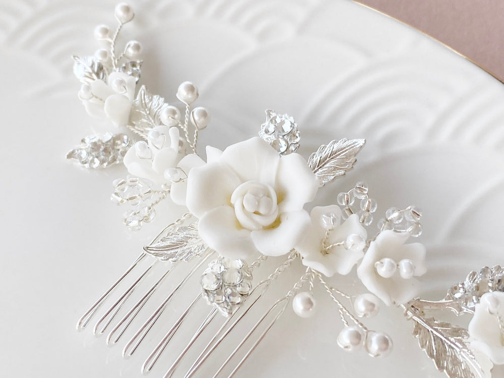 Silberner Brautkamm mit Rose und weißen Blumen | ROSALIE - ALICIA'S DIARY®