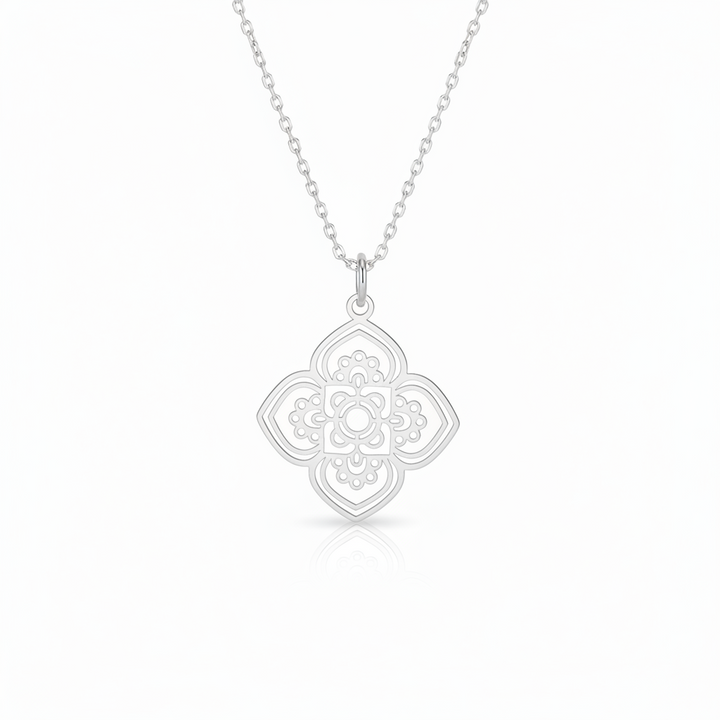 Feiner Silberschmuck, Kette mit flachem Cut Out Anhänger Mandala silber, junger moderner Schmuck von Alicia&