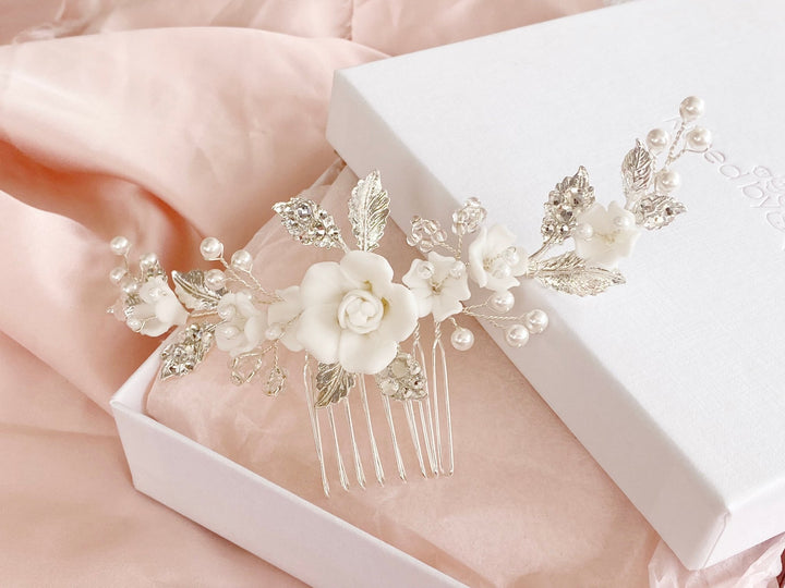 Silberner Brautkamm mit Rose und weißen Blumen | ROSALIE - ALICIA'S DIARY®