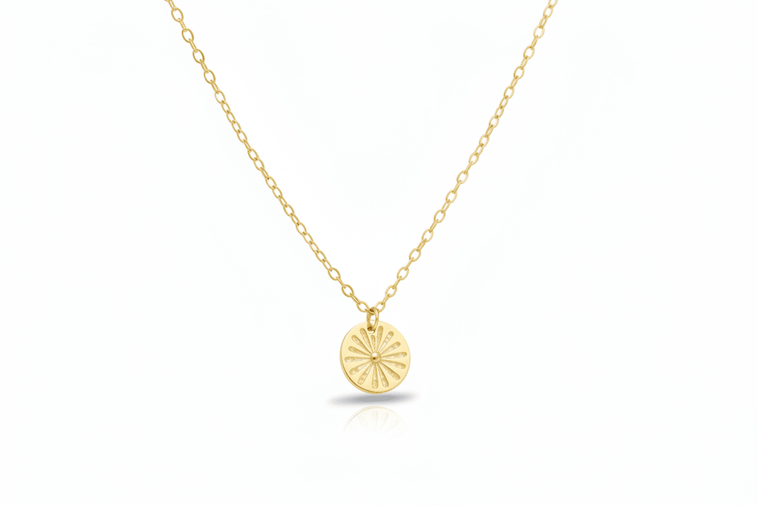 Goldene Halskette mit kleinem Sonnen-Anhänger Plättchen aus 925 Sterlingsilber, Necklace Stack gold, Schmuck für junge Frauen