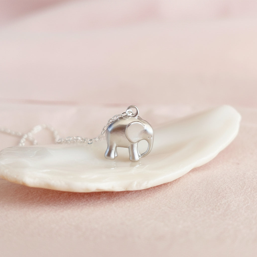 Silver necklace with elephant pendant – ALICIA'S DIARY®