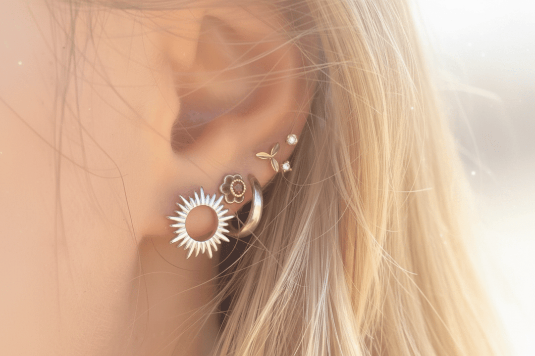 Dezenter und schlichter Silberschmuck Ohrstecker mit Sonnen und Sonnenstrahlen, Schmuck für Teenager und junge Frauen