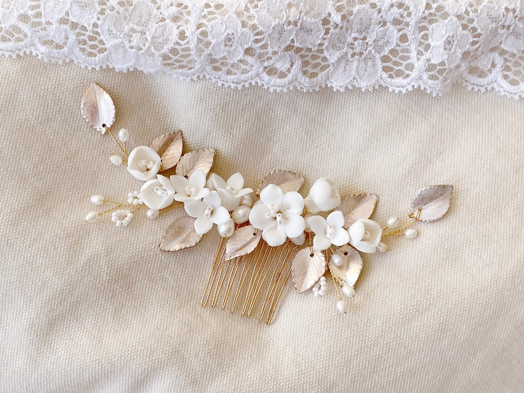 Verspielter Brautschmuck für Brautfrisur hochgesteckte Haare von ALICIA'S DIARY
