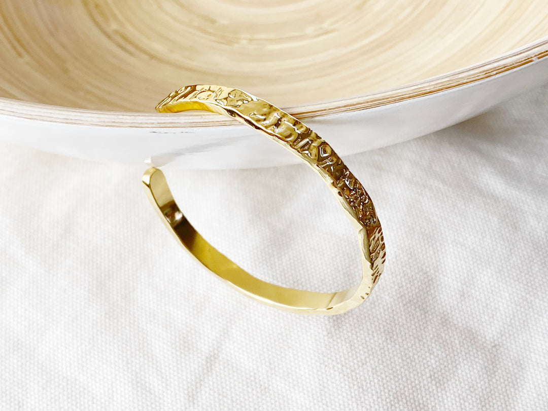 Hammered bangle, waterproof
