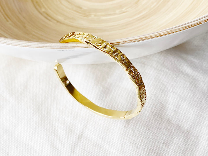 Hammered bangle, waterproof