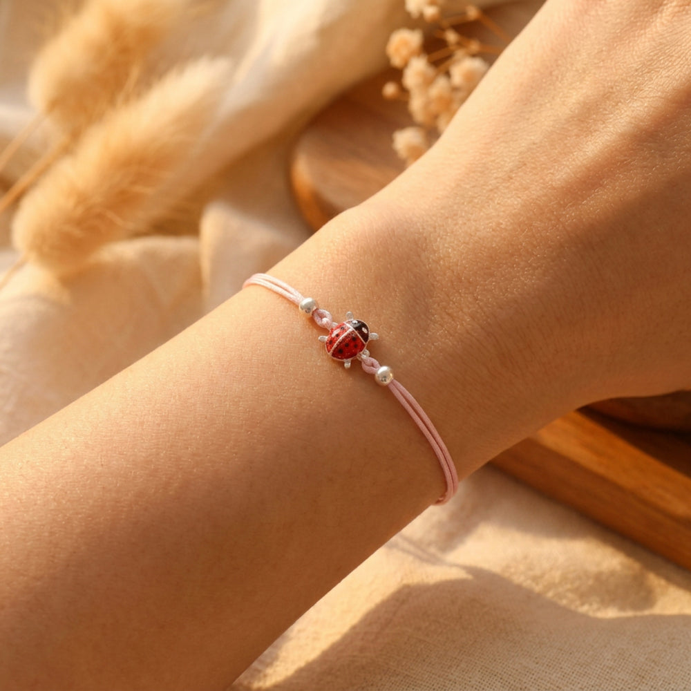 Kinderarmband mit Marienkäfer, Schnur Armband für Mädchen mit rosa Kordel, klassischer Kinderschmuck, Geschenk 6 Jahre