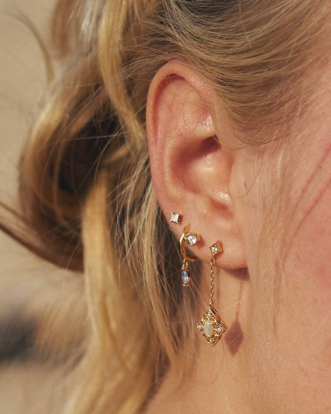 Mini twisted Huggies Creolen mit Anhänger - ALICIA'S DIARY®