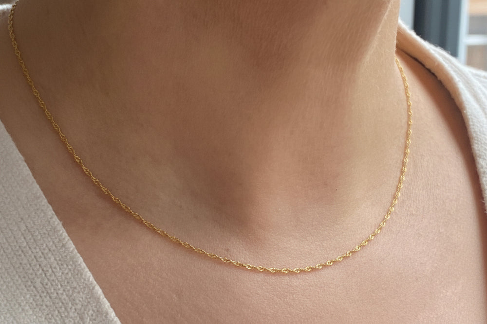 Goldene gedrehte Halskette aus 925 Silber vergoldet, Basic Halskette ohne Anhänger für junge Frauen von Alicia's Diary