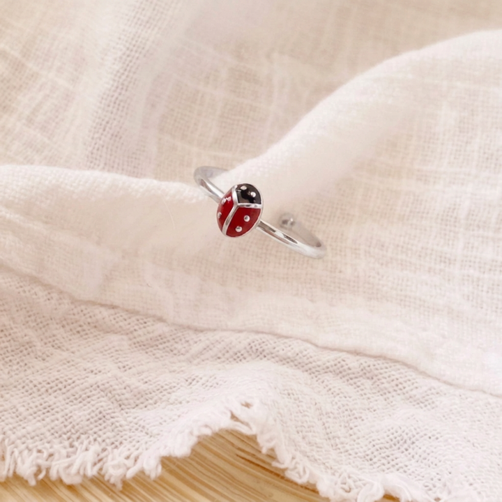 Verstellbarer silberner Marienkäfer Kinder Ring, größenverstellbarer Fingerring für kleine Mädchen, schöner klassischer Kinderschmuck für Einschulung, Geburtstag