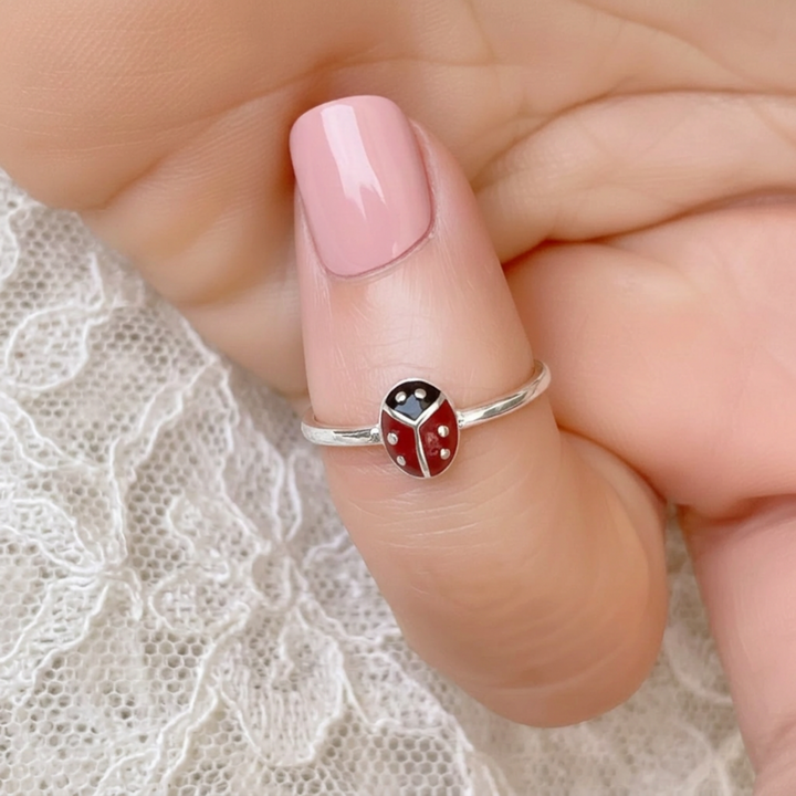 Kleiner Kinder Fingerring mit Marienkäfer Motiv, klassischer Kinderschmuck, Silberschmuck für Mädchen online bestellen