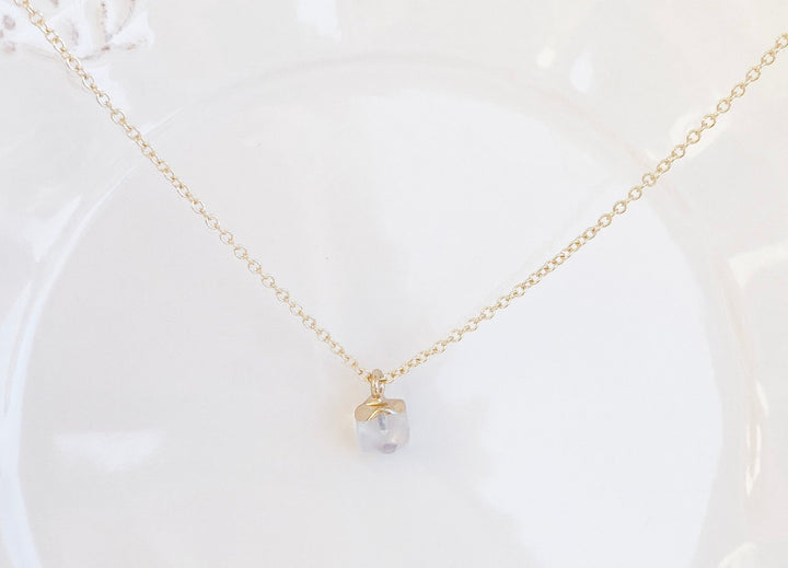Zarte Halskette mit Opal Anhänger
