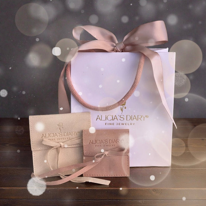 Set mit Geschenktasche und Schmuckverpackungen von ALICIA'S DIARY
