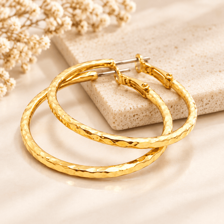 Medium Gold Creolen gehämmert, 4 cm Ohrring Hoops Stacking am Ohr für den Sommer, schöner Schmuck Online Shop