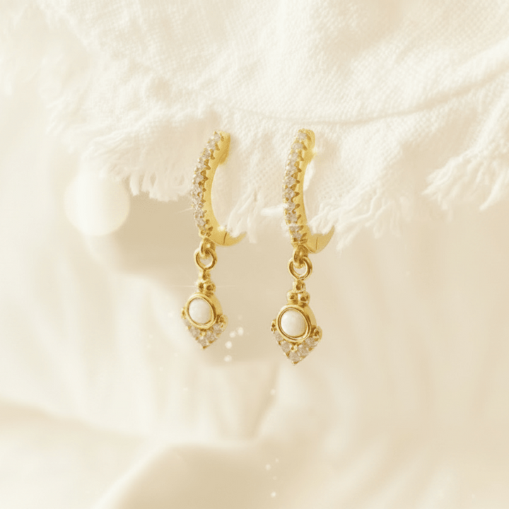 Kleine Creolen mit Anhänger gold, Boho Creolen mit Steinchen, vergoldete Silber Creolen, hautfreundliche Ohrringe für Frauen