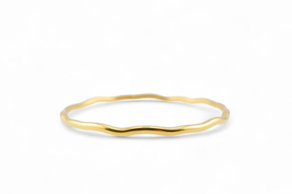 Minimalistischer Armreifen aus vergoldetem Edelstahl von Alicia's Diary