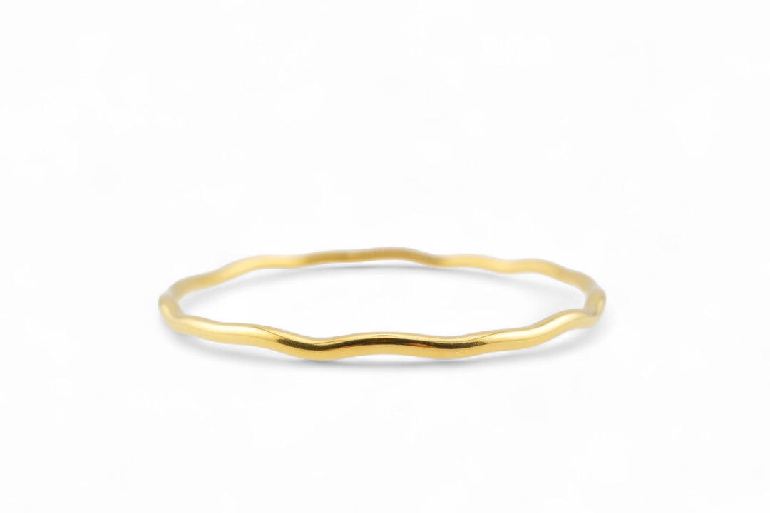 Minimalistischer Armreifen aus vergoldetem Edelstahl von Alicia's Diary