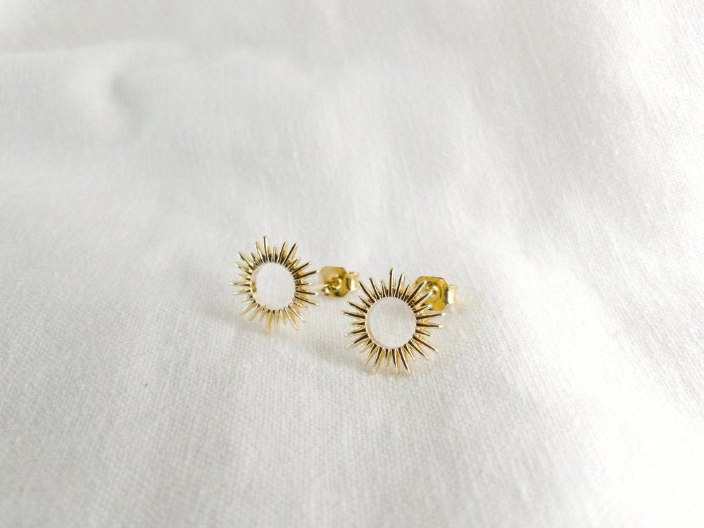 Süße verfoldete Silber Ohrringe mit Sonnen von ALICIA'S DIARY