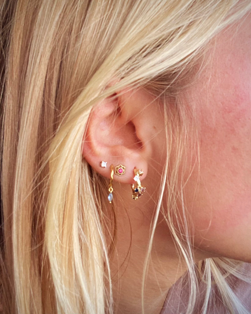 Huggies Creolen bunte Steine - ALICIA'S DIARY®