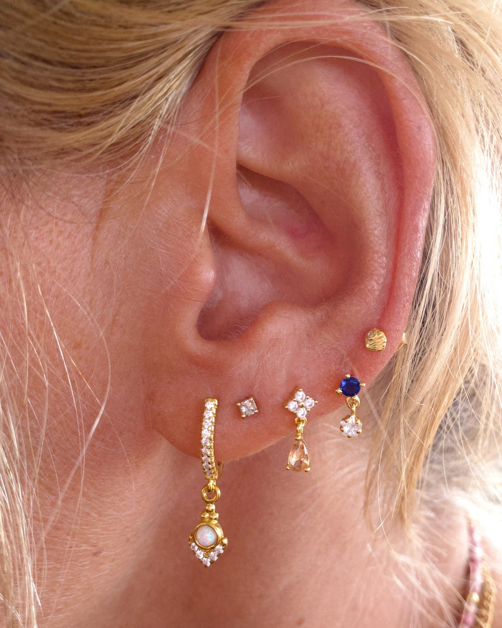 Goldene mini Muschel Ohrstecker - ALICIA'S DIARY®