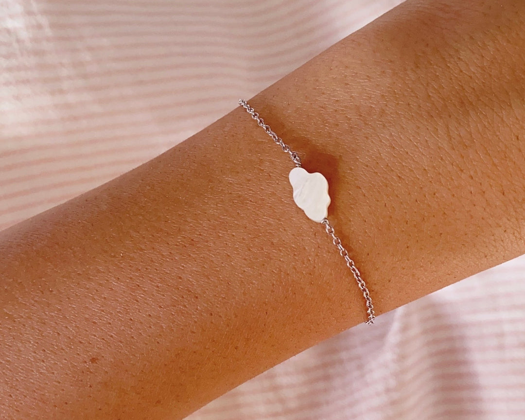 Hypoallergener Armschmuck für Allergiker aus Echtsilber mit Perlmutt Anhänger von ALICIA'S DIARY