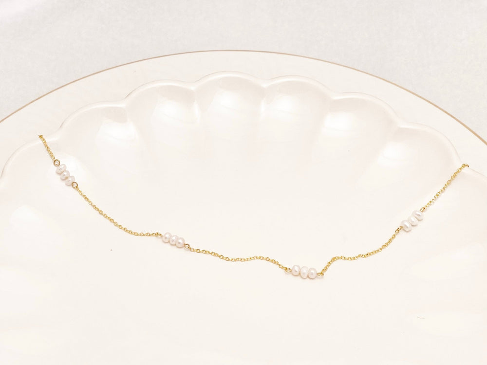 Choker aus vergoldetem Edelstahl mit Perlen-ALICIA'S DIARY®