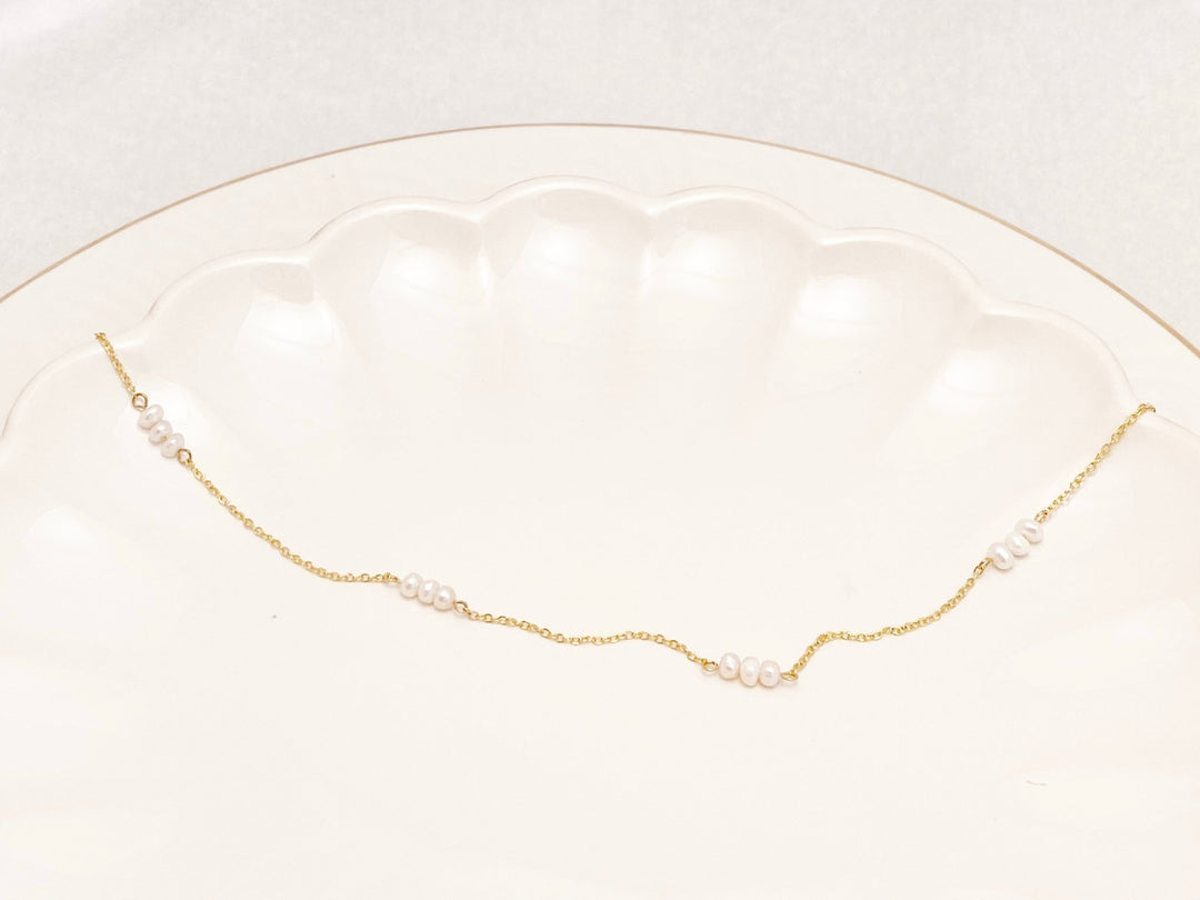 Choker aus vergoldetem Edelstahl mit Perlen-ALICIA'S DIARY®