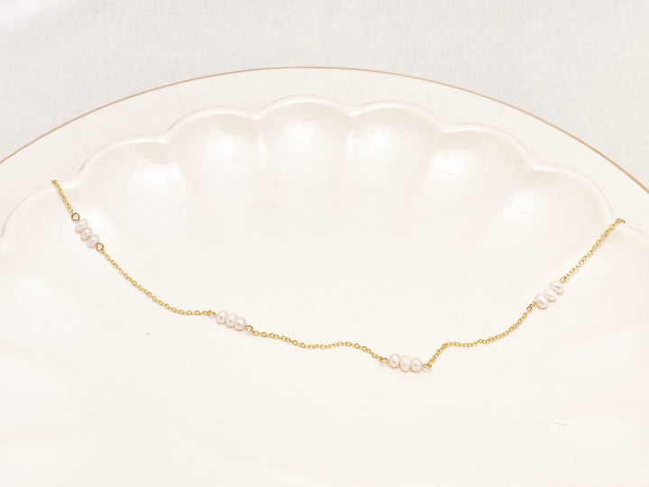 Choker aus vergoldetem Edelstahl mit Perlen-ALICIA'S DIARY®
