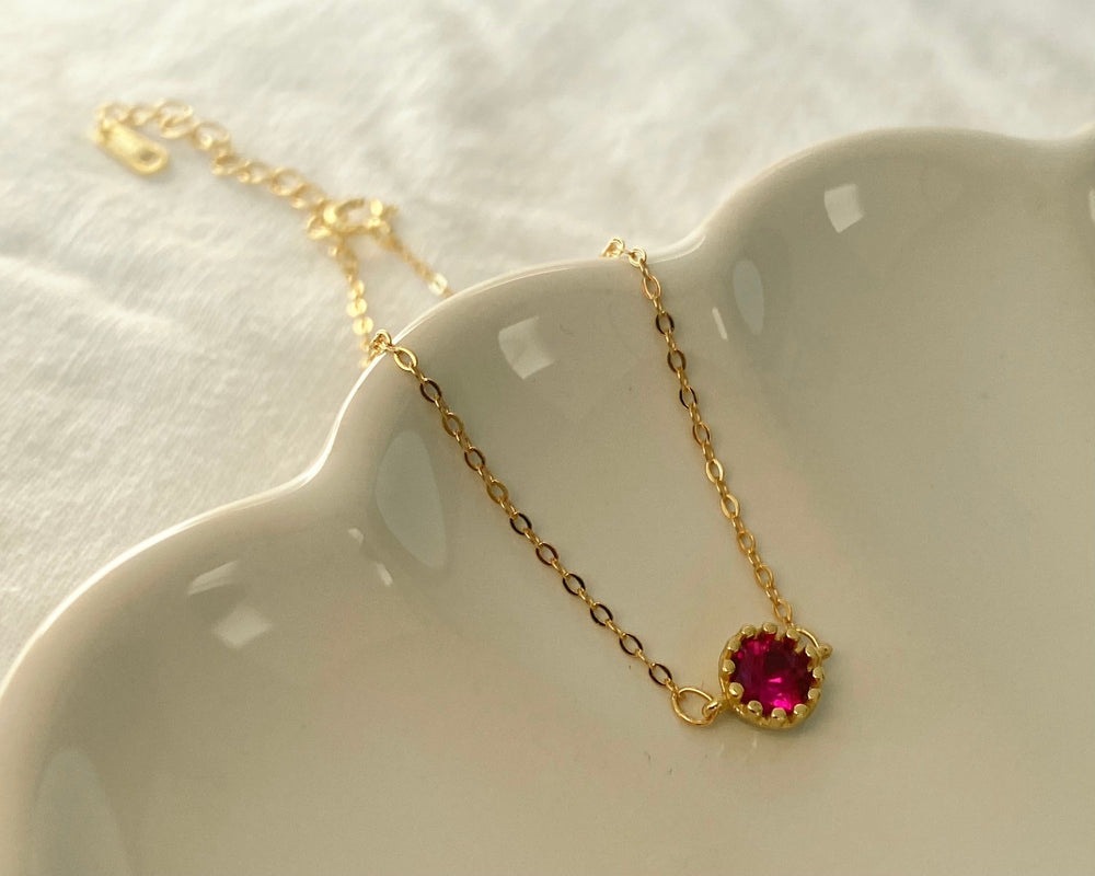 Goldenes Armband mit himbeerfarbenem Stein-ALICIA'S DIARY®