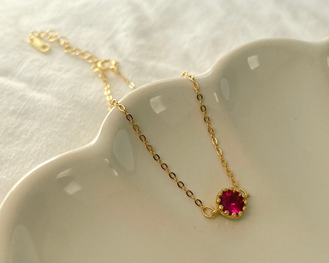 Goldenes Armband mit himbeerfarbenem Stein-ALICIA'S DIARY®