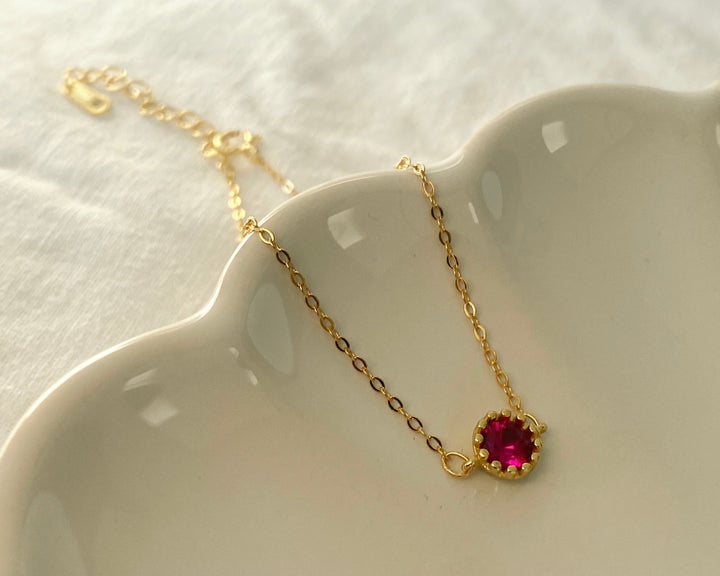 Goldenes Armband mit himbeerfarbenem Stein-ALICIA'S DIARY®