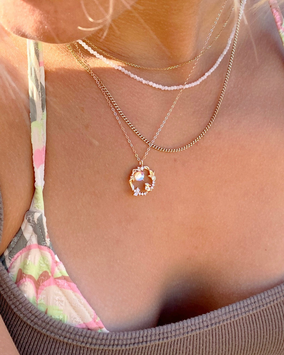 Rosévergoldete Halskette mit Hase und Mond-ALICIA'S DIARY®