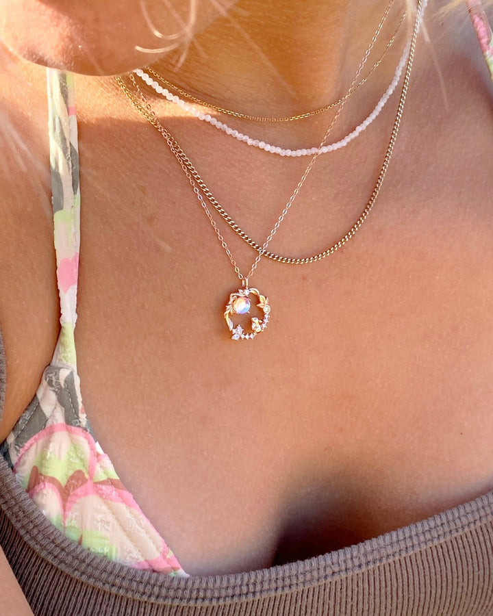 Rosévergoldete Halskette mit Hase und Mond-ALICIA'S DIARY®