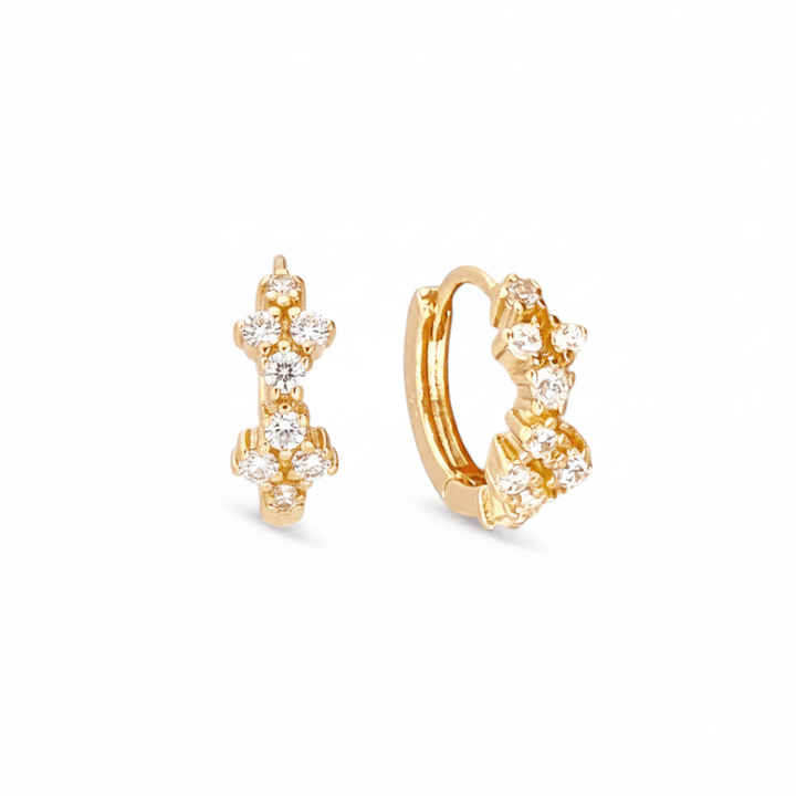 Kleine Creolen mit Steinen, Hoops Ohrringe zum Stapeln, goldene Glitzer Ohrringe aus Silber von Alicia&