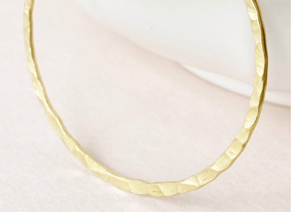 Leichte Creolen mattgold - ALICIA'S DIARY