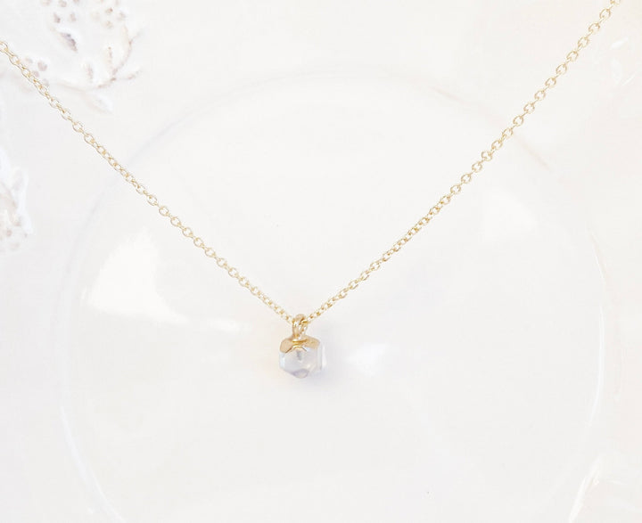 Zarte Halskette mit Opal Anhänger