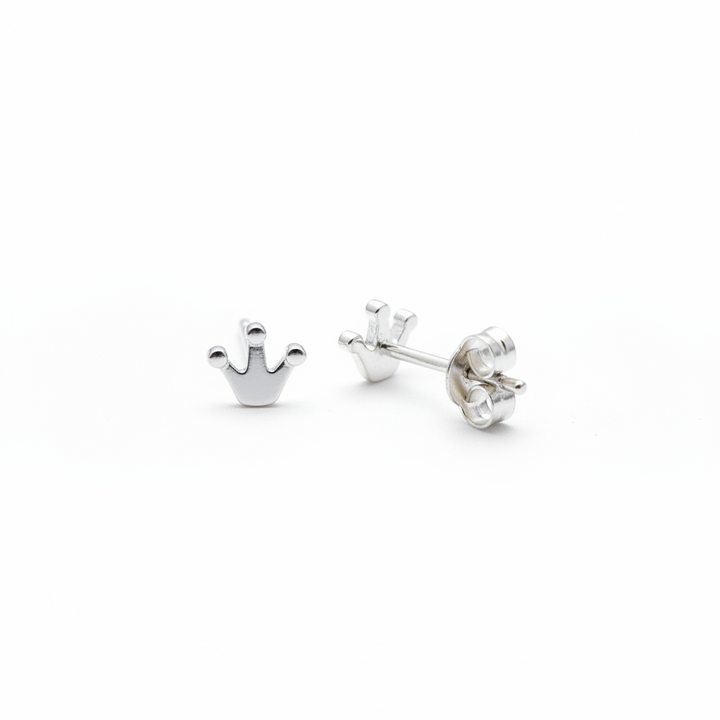 Silberne Mini Ohrstecker mit Krone, zarte Silber Ohrringe die nicht anlaufen, günstige Silber Ohrstecker für Damen von Alicia