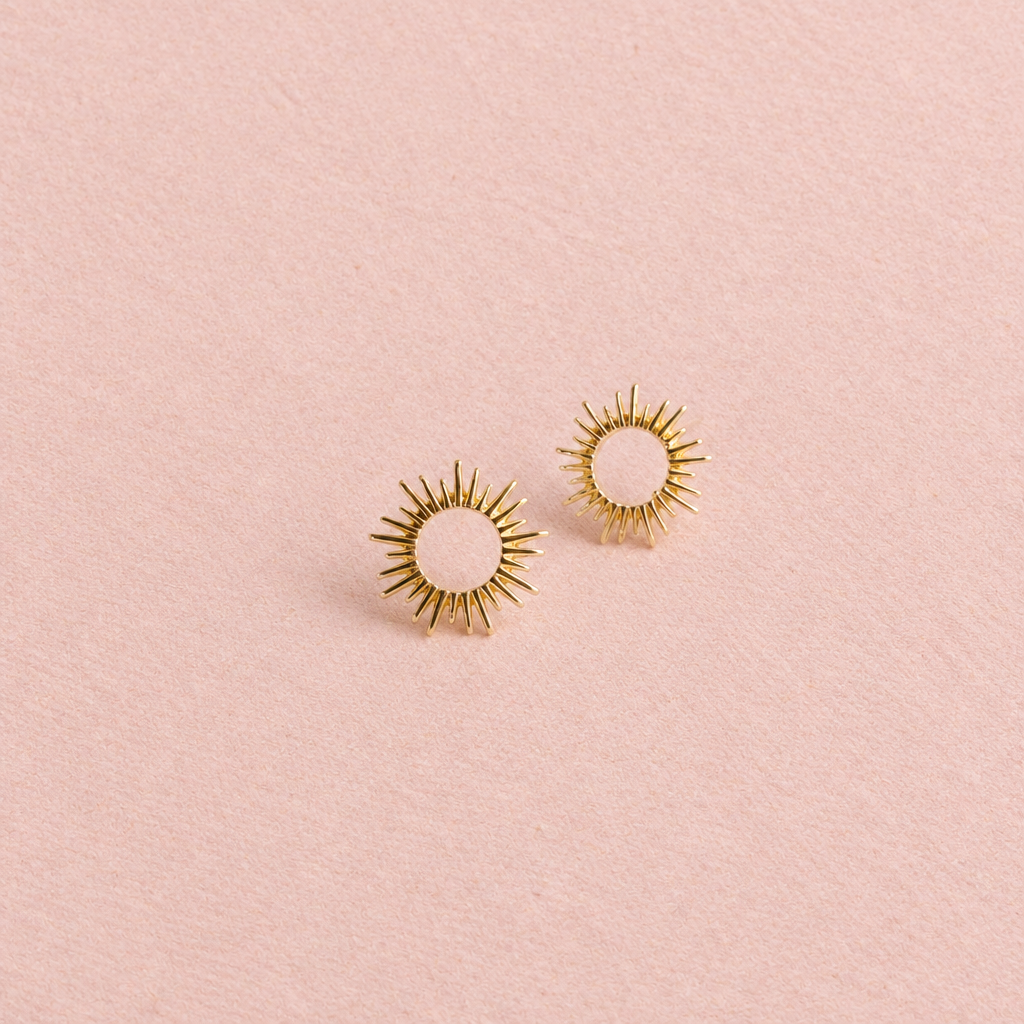 Goldene moderne Ohrringe, Ohrstecker mit Sonne, Beach Ohrringe gold, wasserfeste Sonnen Ohrstecker in Gold, beliebter Schmuck