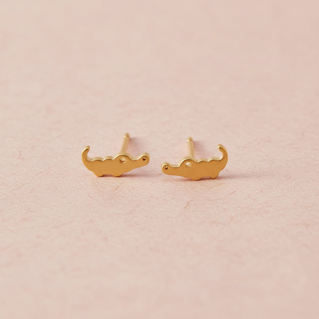 Goldene Ohrstecker mit Krokodilen für Kinder und Frauen aus gebürstetem Silber, Schmuck online bestellen