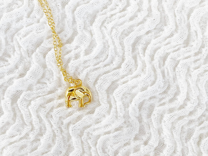 stilvolle Halskette mit Elefanten Charm für junge moderne Frauen von ALICIA'S DIARY