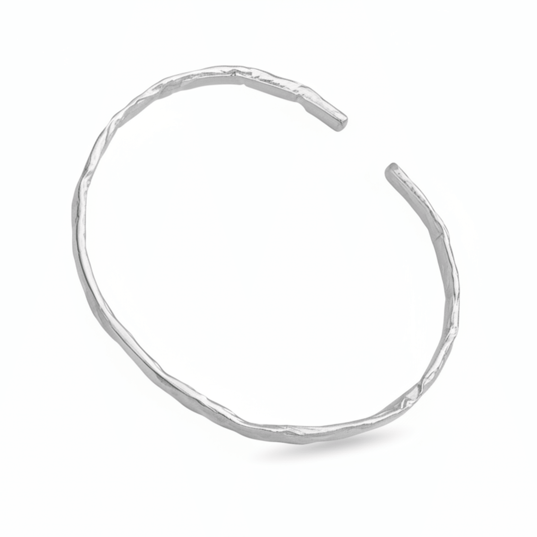 Silber Armspange, Vintage Armreif, gehämmerter Schmuck, minimalistischer versilberter Armcuff