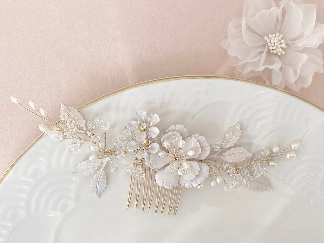 Puder-farbener Braut Haarschmuck mit Perlen von ALICIA'S DIARY